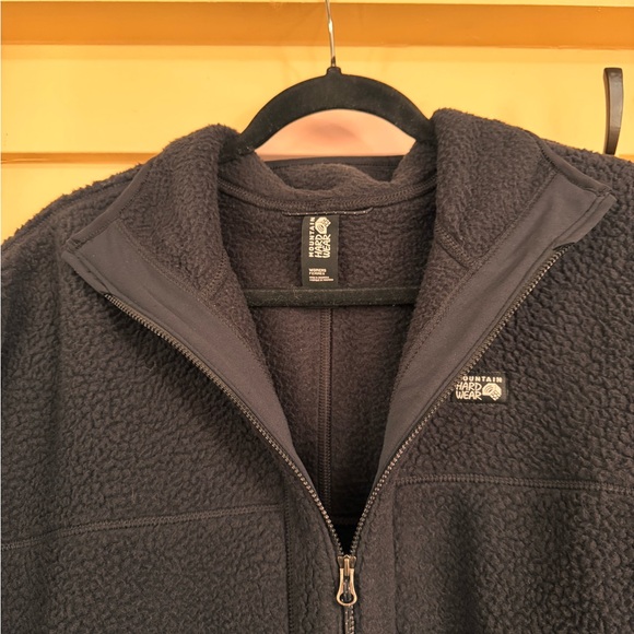 Mountain Hardware- Black Fleece, Zip-Up Jacket - Picture 7 of 11